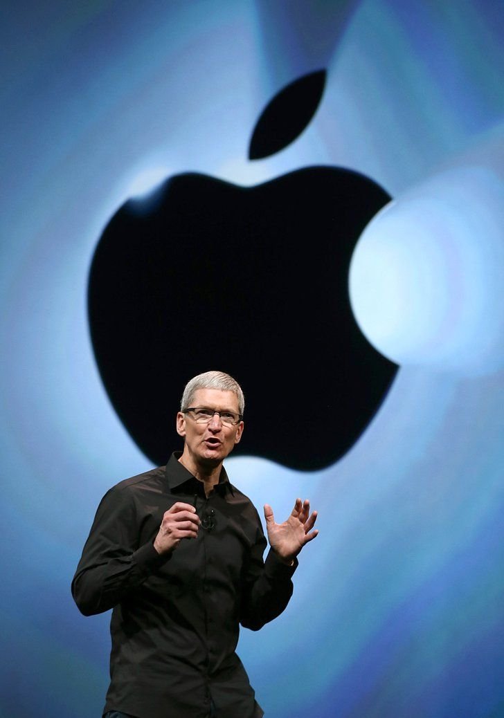 Tim Cook and John Ternus during Apple CEO transition in 2026
